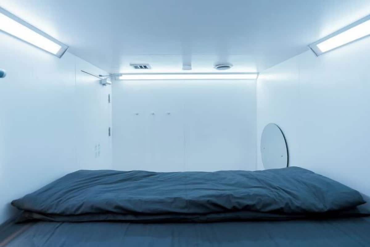 Laptop workspace, WiFi (free), bed sheets