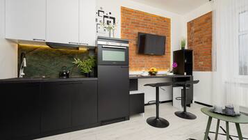 Studio, Kitchen | Private kitchen | Coffee/tea maker, electric kettle, cookware/dishes/utensils