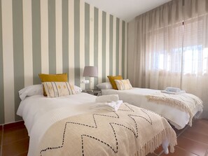 4 bedrooms, free WiFi, bed sheets - Villa Del Sol Beach Premium 9pax (Rincón de la Victoria)