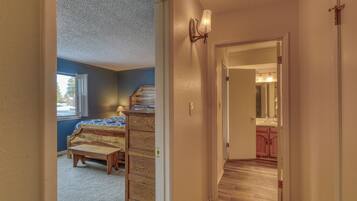 3 bedrooms, desk, free WiFi, bed sheets