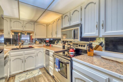 A/C Spacious Cozy Condo