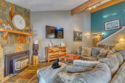 A/C Spacious Cozy Condo