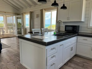 Casa de campo Premium, 1 cama King size, vista a la playa | Cocina privada | Refrigerador con congelador, microondas, horno y parrilla de estufa 