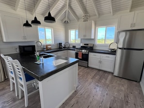 Småhus – premium, 1 kingsize-seng, strandutsikt | Eget kjøkken | Kjøleskap, mikrobølgeovn, ovn og kokeplater