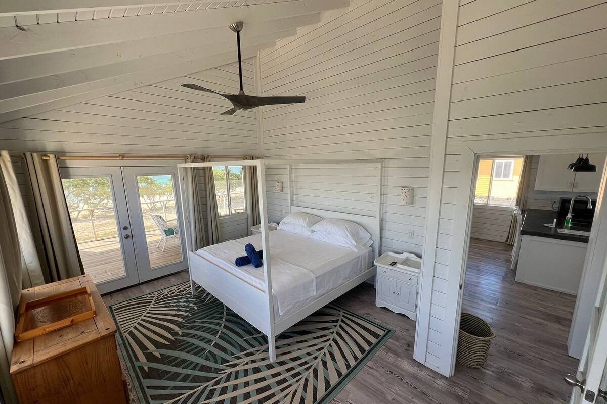 In-room safe, iron/ironing board, WiFi (free), bed sheets