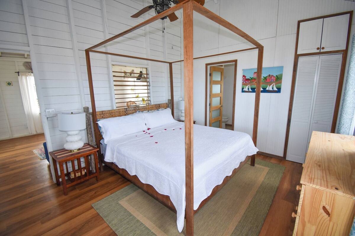 In-room safe, iron/ironing board, WiFi (free), bed sheets