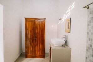 Biệt thự, 3 phòng ngủ | Phòng tắm | Buồng tắm vòi sen, khăn tắm 