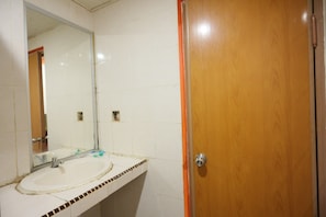Chambre Double Deluxe | Salle de bain | Douche, savon