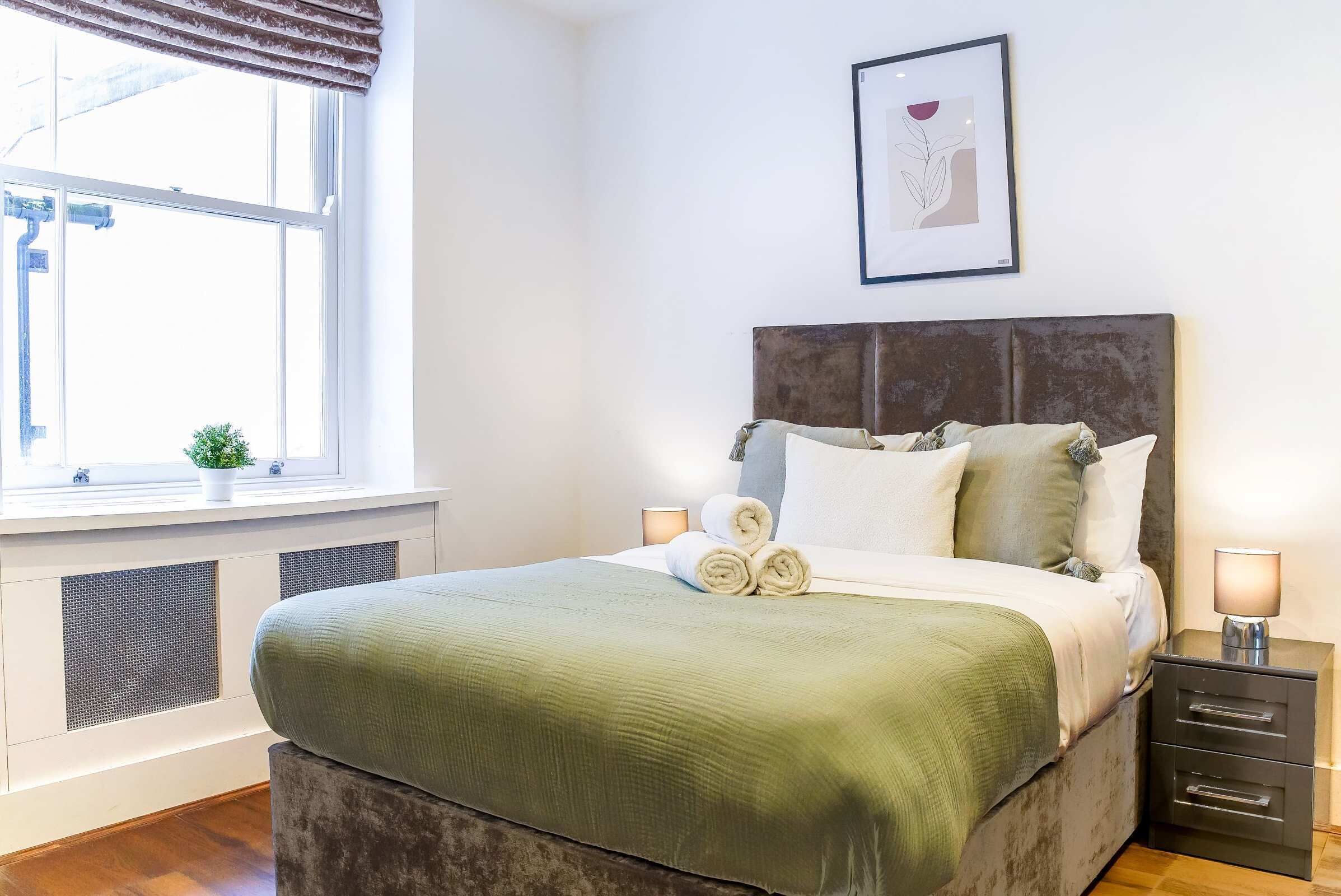 2 Schlafzimmer, Schreibtisch, Bügeleisen/Bügelbrett, Reisekinderbett