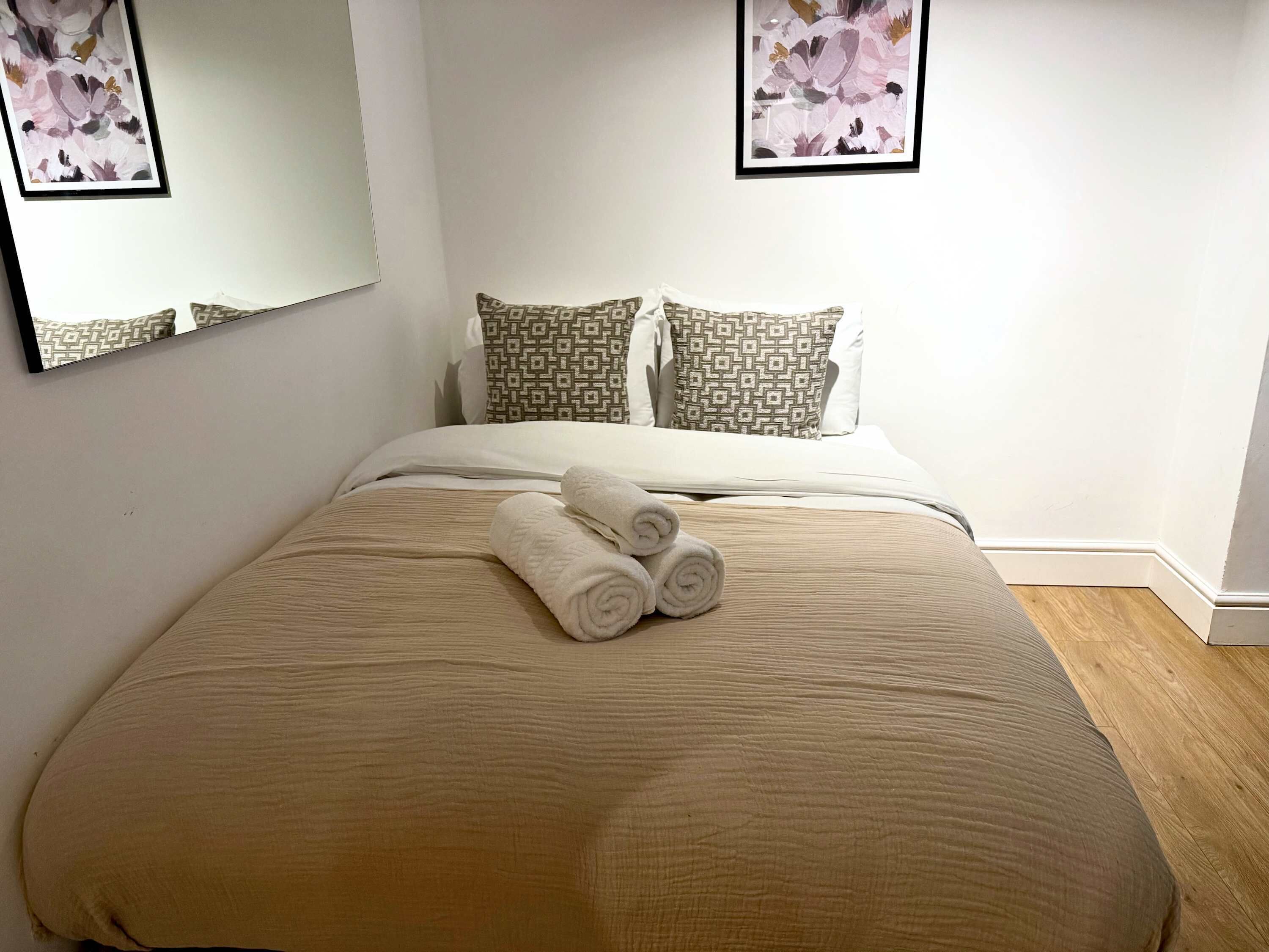 2 Schlafzimmer, Schreibtisch, Bügeleisen/Bügelbrett, WLAN