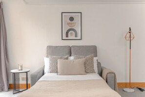 2 habitaciones, escritorio, tabla de planchar con plancha y wifi 