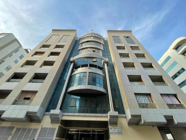 Front of property - Happy Living Hostel (Dubai)