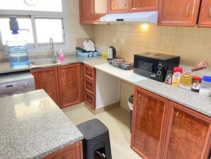 Basic Shared Dormitory, Mixed Dorm, Non Smoking, Kitchen | Private kitchen - Happy Living Hostel (Dubai)