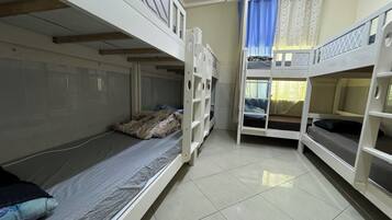 Basic Shared Dormitory, Mixed Dorm, Non Smoking, Kitchen | In-room safe, blackout drapes, free WiFi