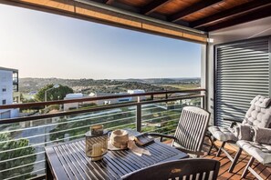 Outdoor dining - Lovely 1 Bedroom Apartment in Resort with Pool (Lagos)