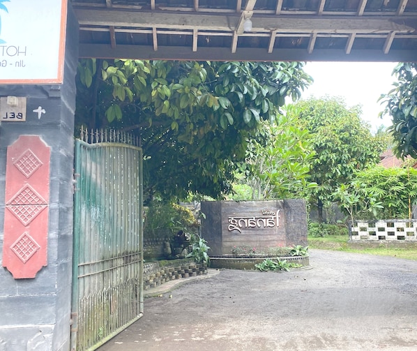 Fachada de la propiedad