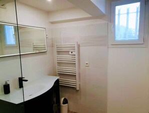 Handtücher, Seife, Toilettenpapier