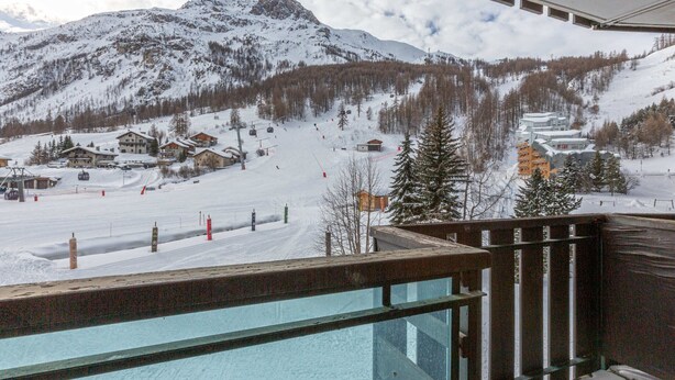 Unclassified image, 1 of 16, button - Val d'Isère: Renovated 1-Bed Apartment, Ski-In/Ski-Out, Sleeps 4, Stunning Mountain Views (Val-d'Isère)