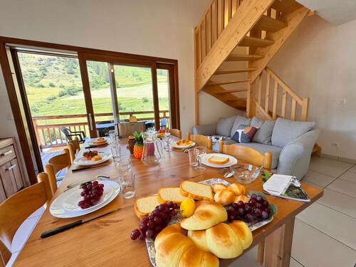 T4 Apartment at the Foot of the Slopes with Terrace and Private Garage in Vars