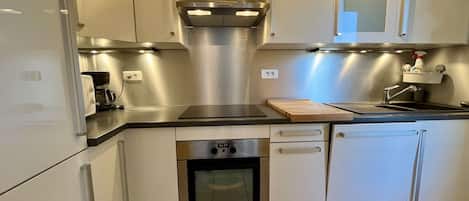 Refrigerador, microondas, horno y lavavajillas