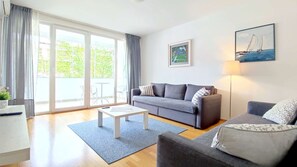 Fernseher, DVD-Player, Bücher