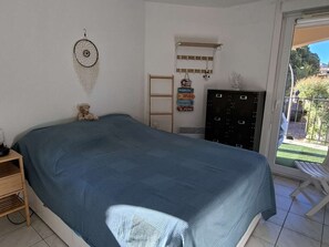 1 bedroom - Beautiful seafront T2 with air conditioning, parking, pets allowed (Cavalaire-sur-Mer)