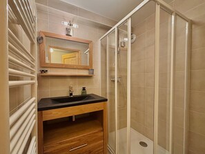 Hårtørrer, håndklæder