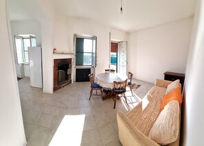 TV, fireplace - COTTAGE A FEW MINUTES FROM THE SEA (Fondi)