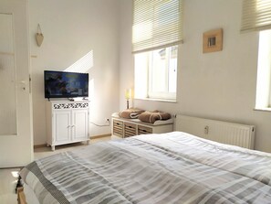 1 bedroom, iron/ironing board, free WiFi, bed sheets - Super Apartment #1 + Eigene Terrasse + Nahe Aachen (Stolberg)