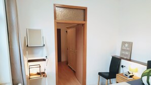 1 chambre, fer et planche à repasser, Wi-Fi gratuit, draps fournis