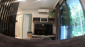 Apartment, 2 Bedrooms, Accessible, Balcony | Living room