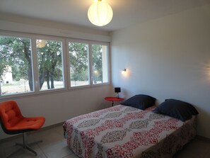 3 bedrooms, iron/ironing board, WiFi, bed sheets - Charmante Maison Bien Située Entre Vigne et Pinède au Cœur du Pic Saint Loup (VALFLAUNES)