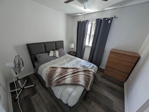 3 bedrooms, in-room safe, desk, iron/ironing board
