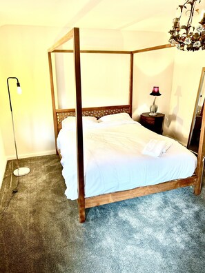 2 sovrum, skrivbord, strykjärn/strykbräda och gratis wi-fi