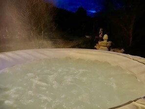 Bañera de hidromasaje al aire libre