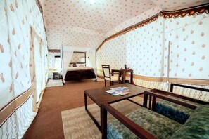 1 bedroom, free WiFi - Kuno Forest Retreat (Karahal)