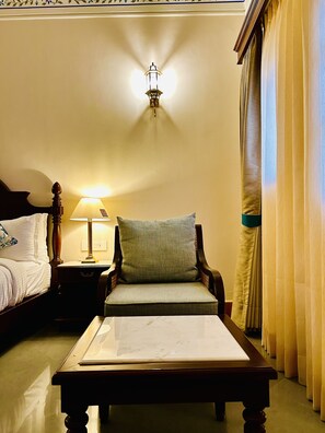 奢華客房 | 高級寢具、獨特設計、獨特裝修、書桌