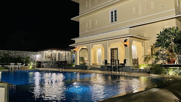 Outdoor pool - The Trishala Vilas Hotel in Ranakpur (Desuri)