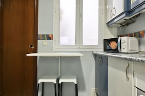 Fridge, microwave, oven, coffee/tea maker - Four Bedroom Apartment in the Bohemian Neighborhood of Malasaña VLD13 (Madrid)