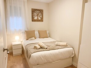 2 bedrooms, iron/ironing board, free WiFi