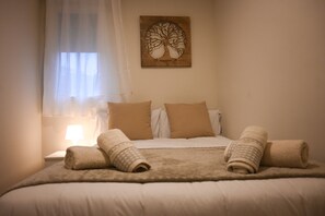 2 bedrooms, iron/ironing board, free WiFi