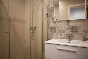 Shower, hair dryer
