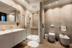 Shower, hair dryer, bidet, towels - Daisy House 1 (Pisa)