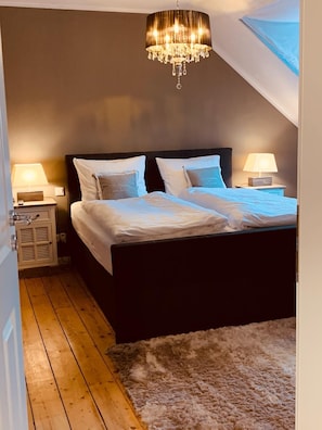 1 habitación, tabla de planchar con plancha, wifi y ropa de cama