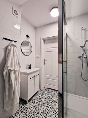 Comfort Condo | Bathroom