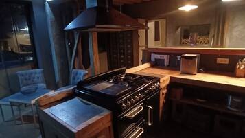 雪櫃、微波爐、焗爐、爐具