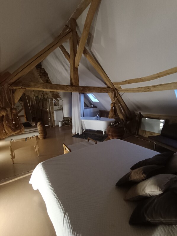 5 quartos, ferros/tábuas de passar roupa, Wi-Fi, roupa de cama