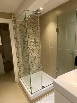 Bathroom - Nottinghillgate 3-bed Apartment in London (London)
