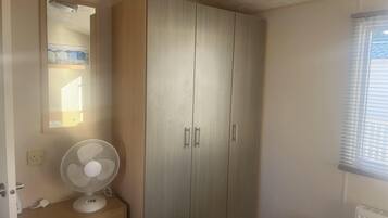 2 bedrooms, bed sheets