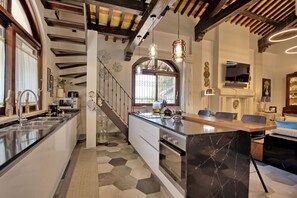 Réfrigérateur, micro-ondes, four, lave-vaisselle